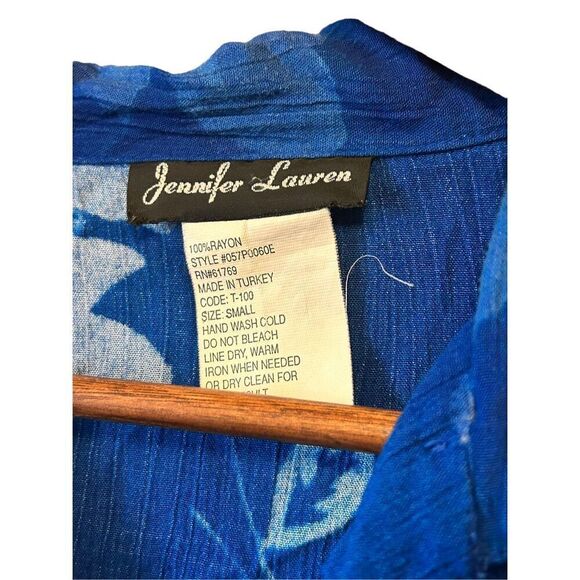Jennifer Lauren Blue Floral Button Down Short Sleeve Rayon Blouse - Picture 3 of 4